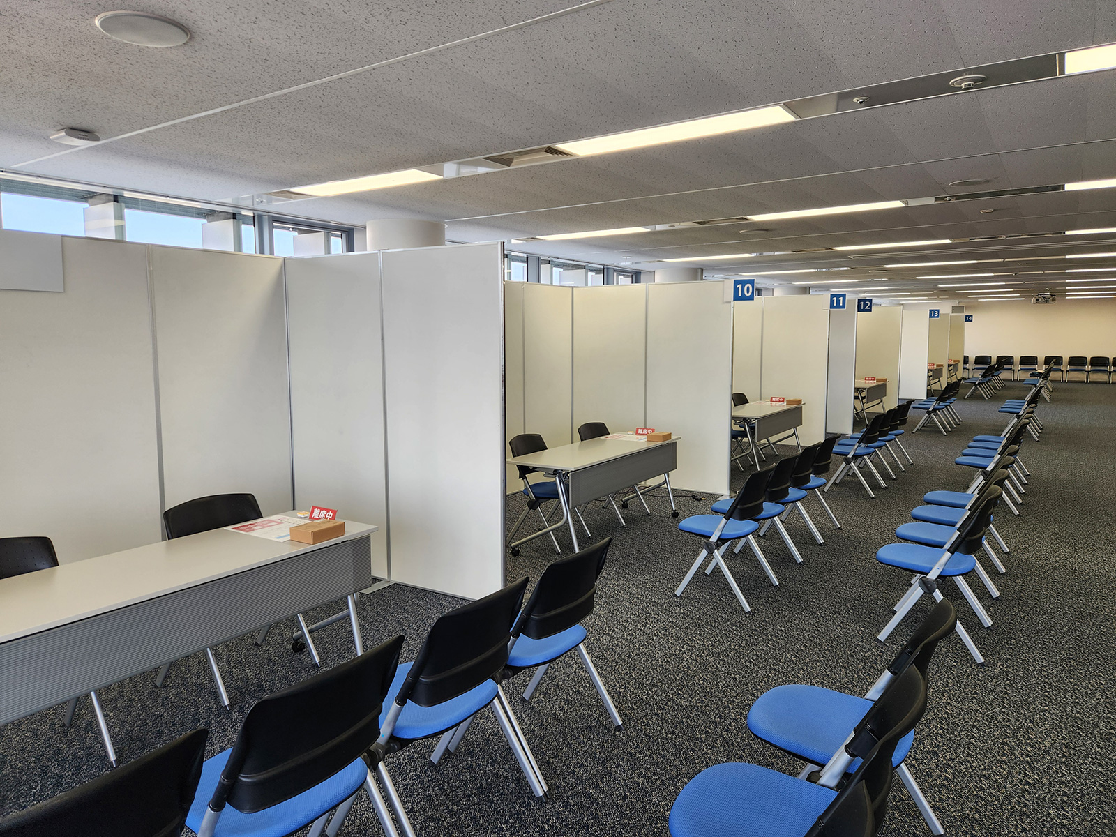 中部国際空港内イベントホールで行われた合同企業説明会でイージーパネルを設営しました