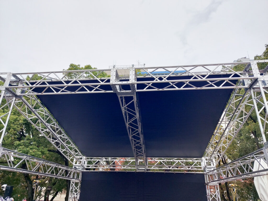 トラスルーフ 下から見た様子