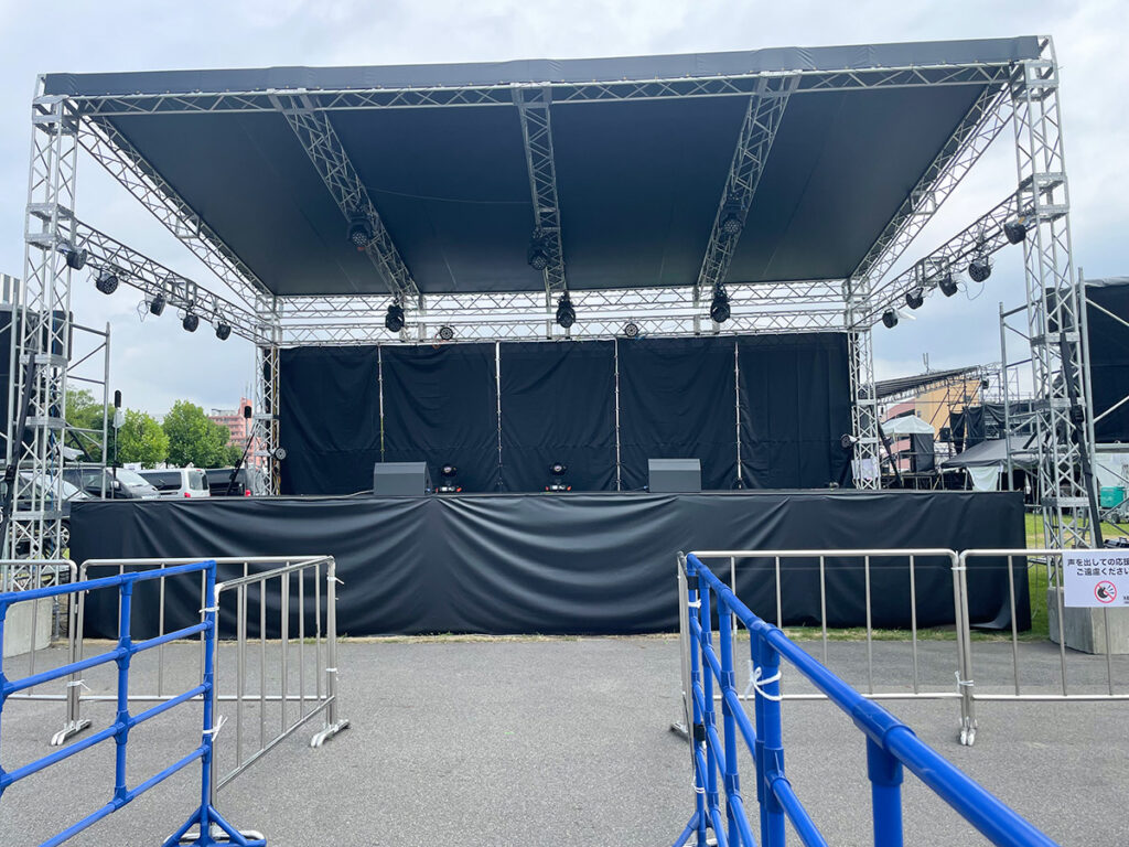 トラスルーフ 正面