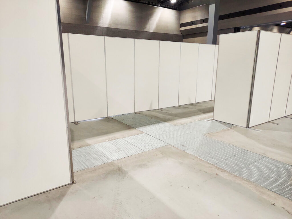 イージーパネル 合同説明会で使用下様子1