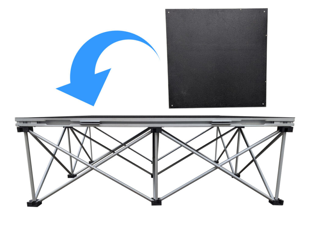 簡単ステージの天板を乗せる様子