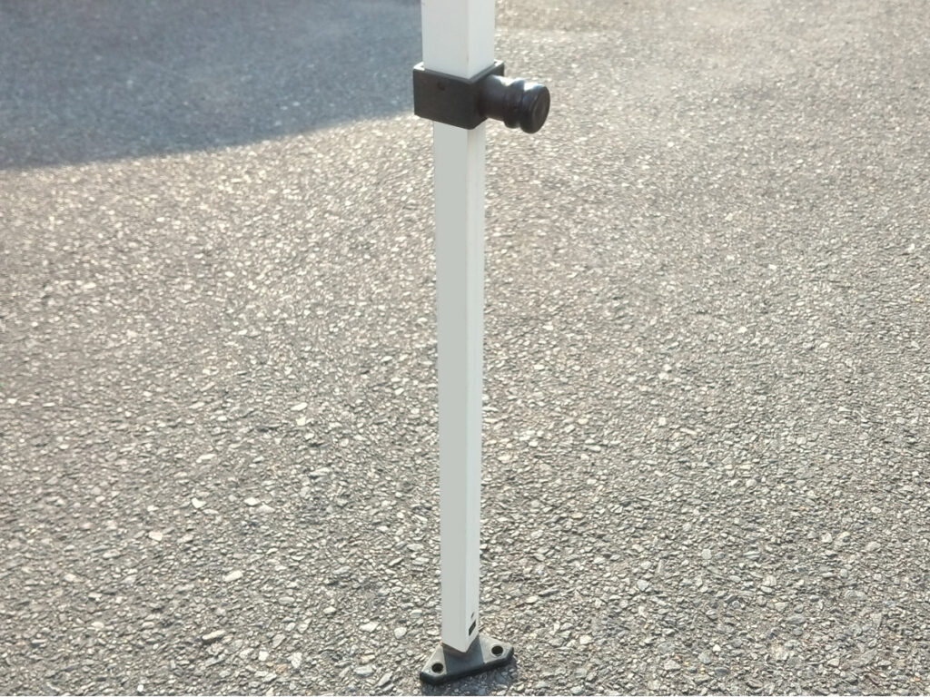 足元はピンロック式