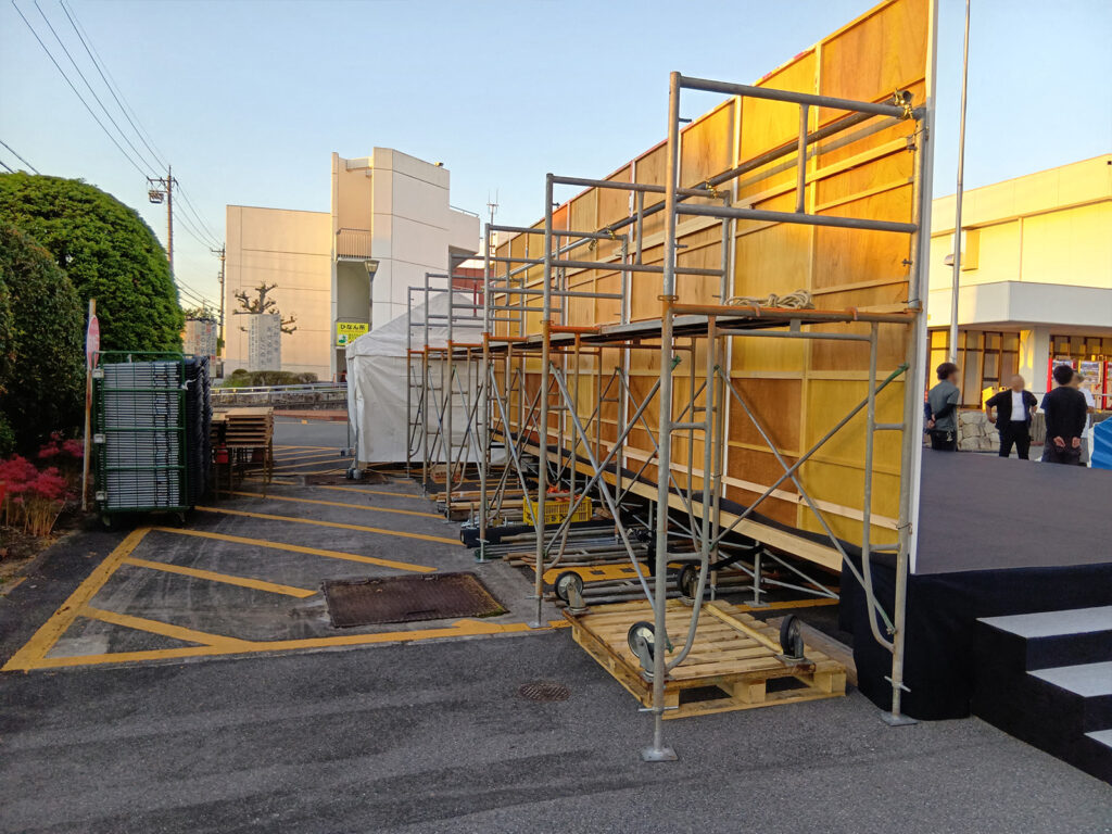 愛知県海部郡蟹江町 町民まつり設営レポート メインステージ 背面