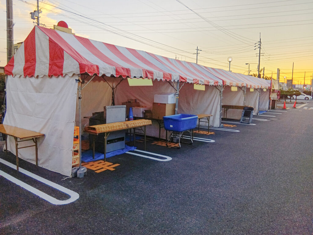 愛知県海部郡蟹江町 町民まつり設営レポート ストライプテント赤