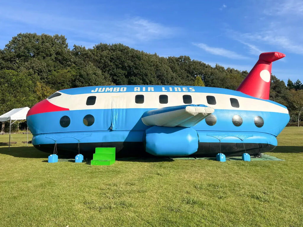 飛行機エア遊具 使用風景