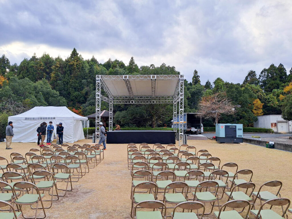 マルシェ会場 トラスルーフステージ2