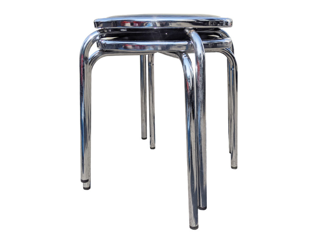 高級丸椅子 スタッキングの様子