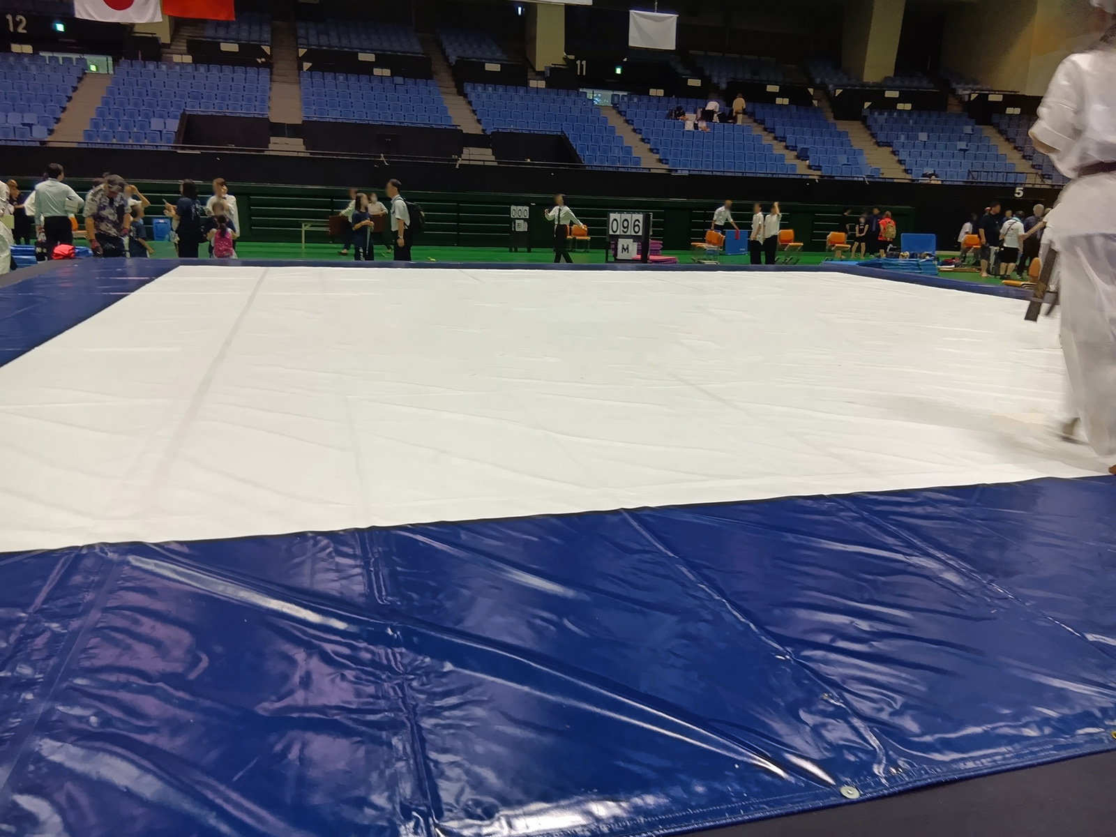 愛知県体育館で空手イベントの舞台を設営しました！