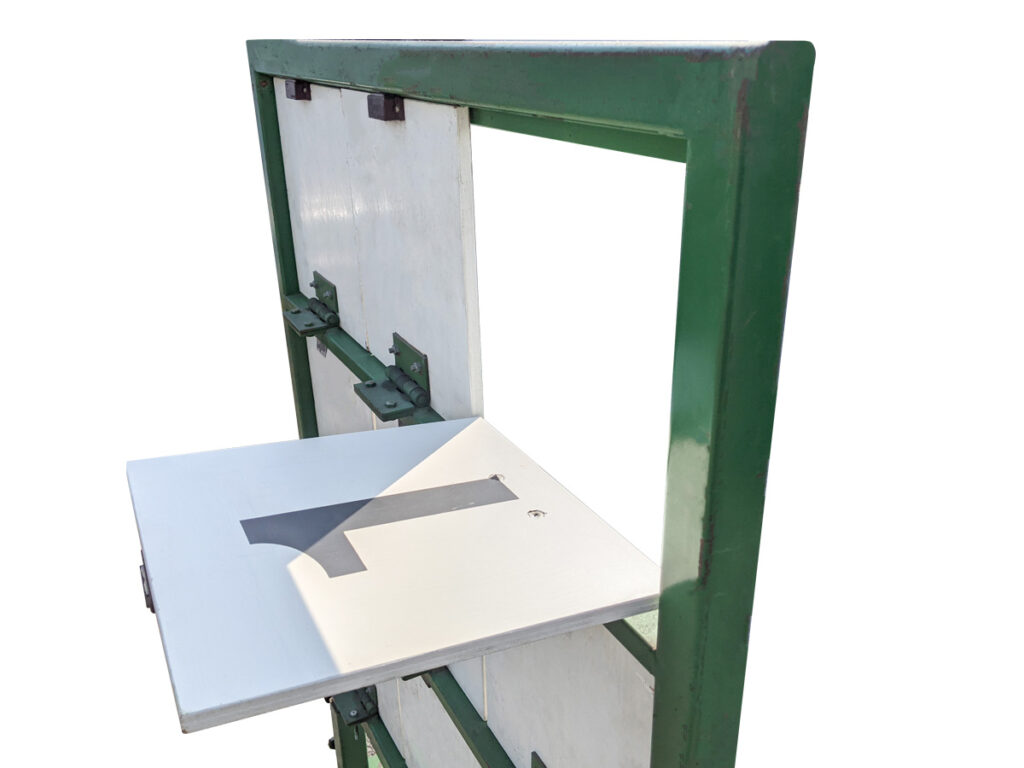 ストラックアウト プレート裏面