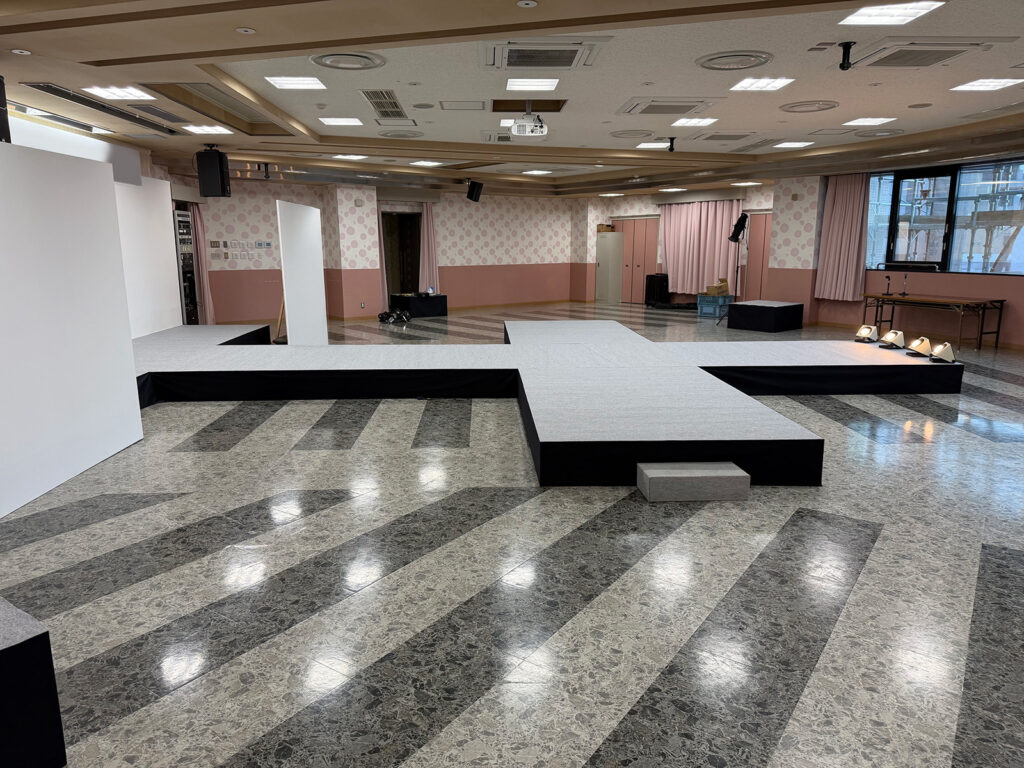 卒業展向けランウェイステージ2